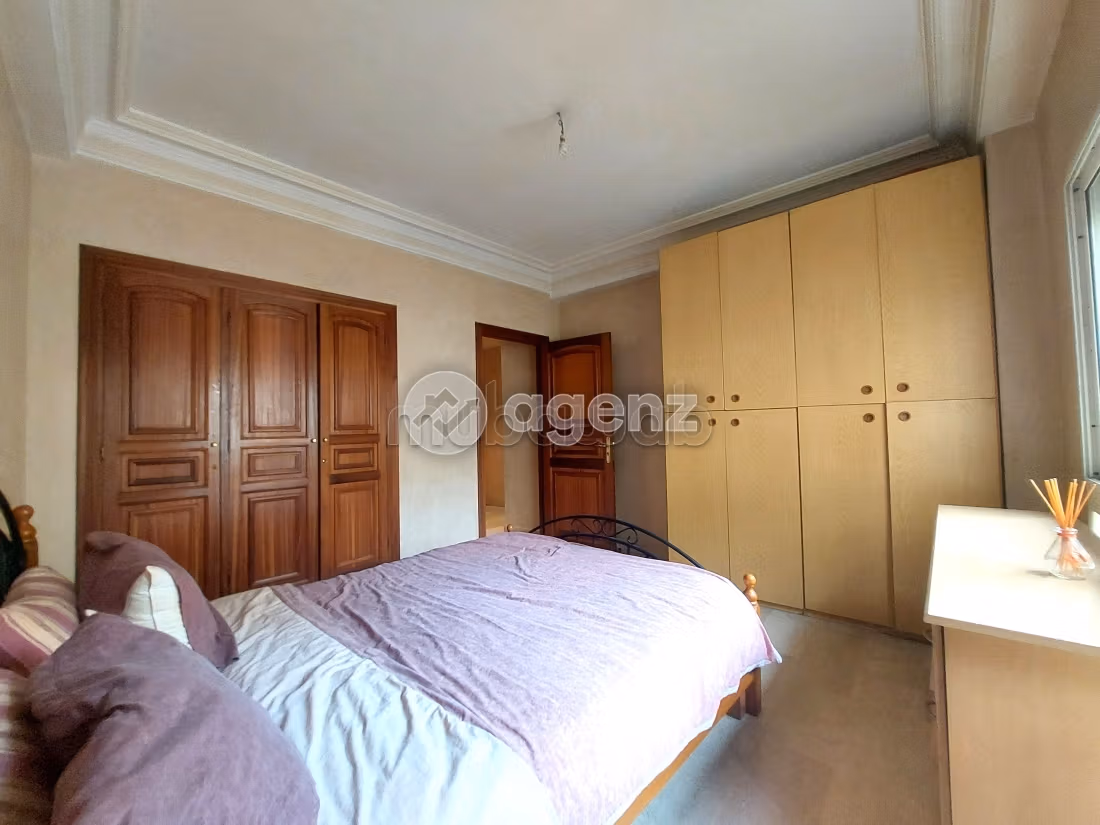 Sale of a lovely apartment in Maârif. 3 rooms. Parking spaces and terrace