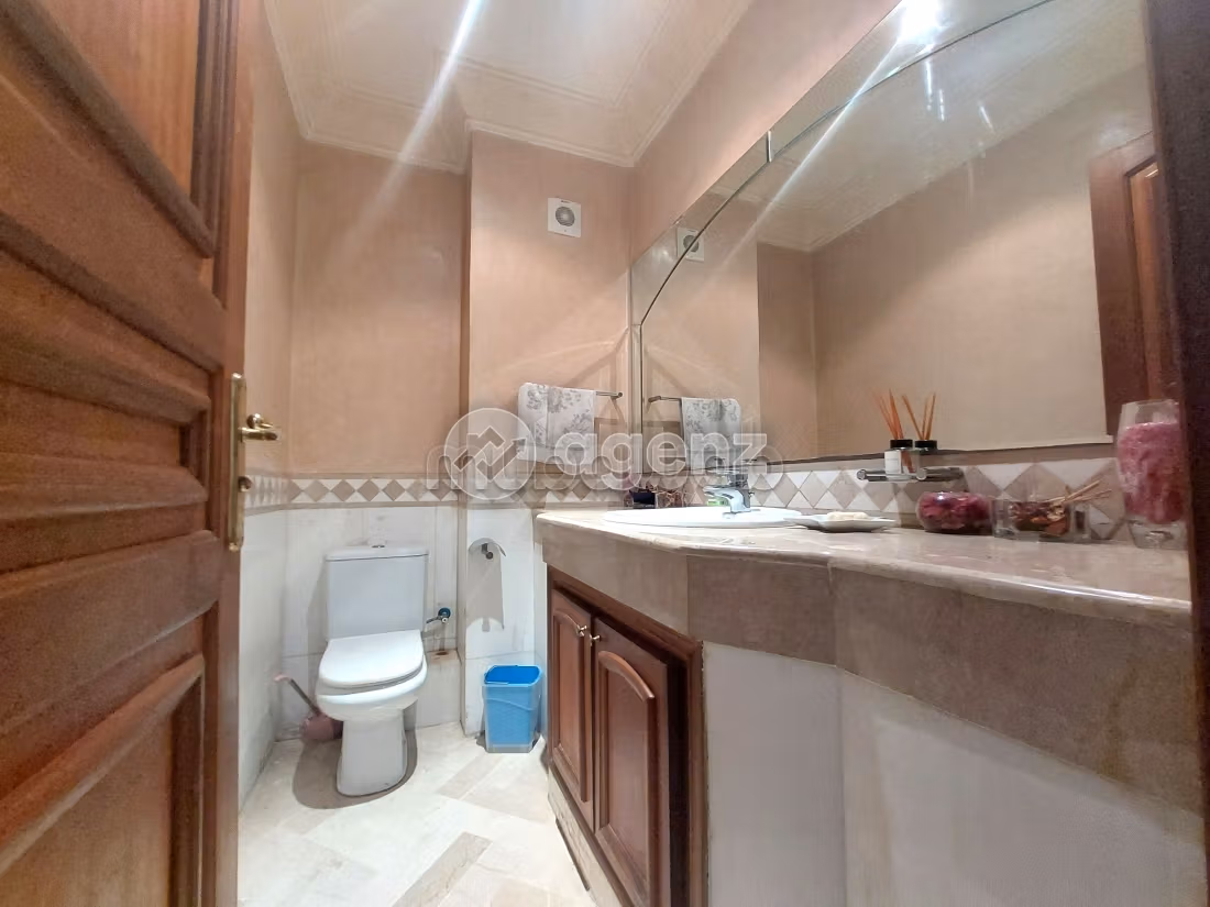 Sale of a lovely apartment in Maârif. 3 rooms. Parking spaces and terrace