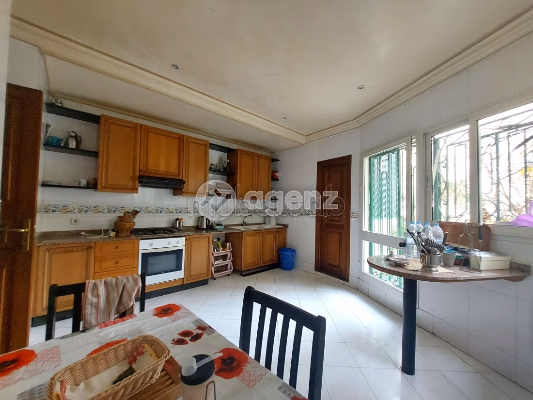 Sale of a lovely apartment in Maârif. 3 rooms. Parking spaces and terrace