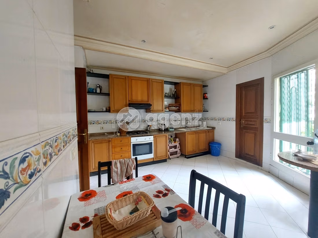 Sale of a lovely apartment in Maârif. 3 rooms. Parking spaces and terrace