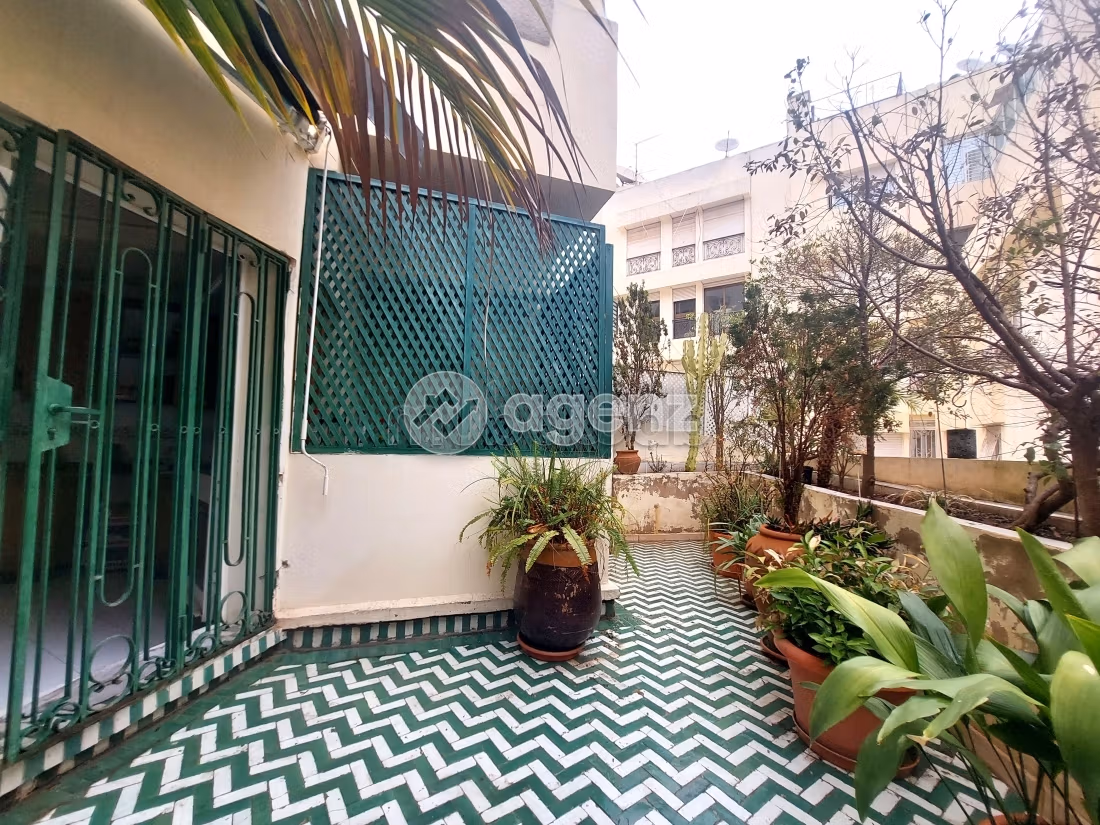 Sale of a lovely apartment in Maârif. 3 rooms. Parking spaces and terrace