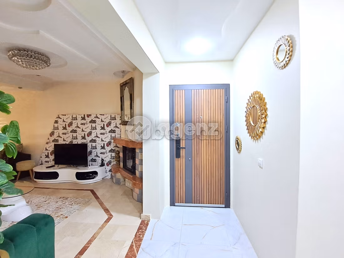 Beautiful apartment for sale in Californie. 4 lovely rooms. Fully furnished