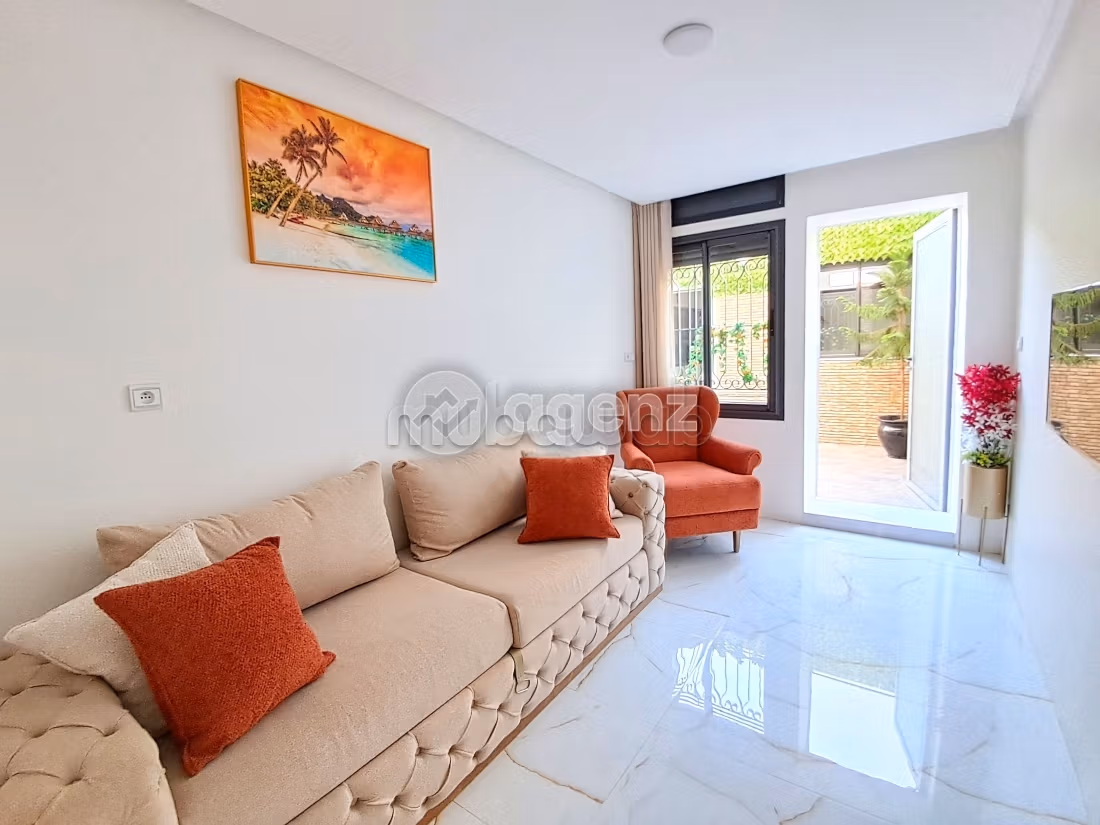 Beautiful apartment for sale in Californie. 4 lovely rooms. Fully furnished