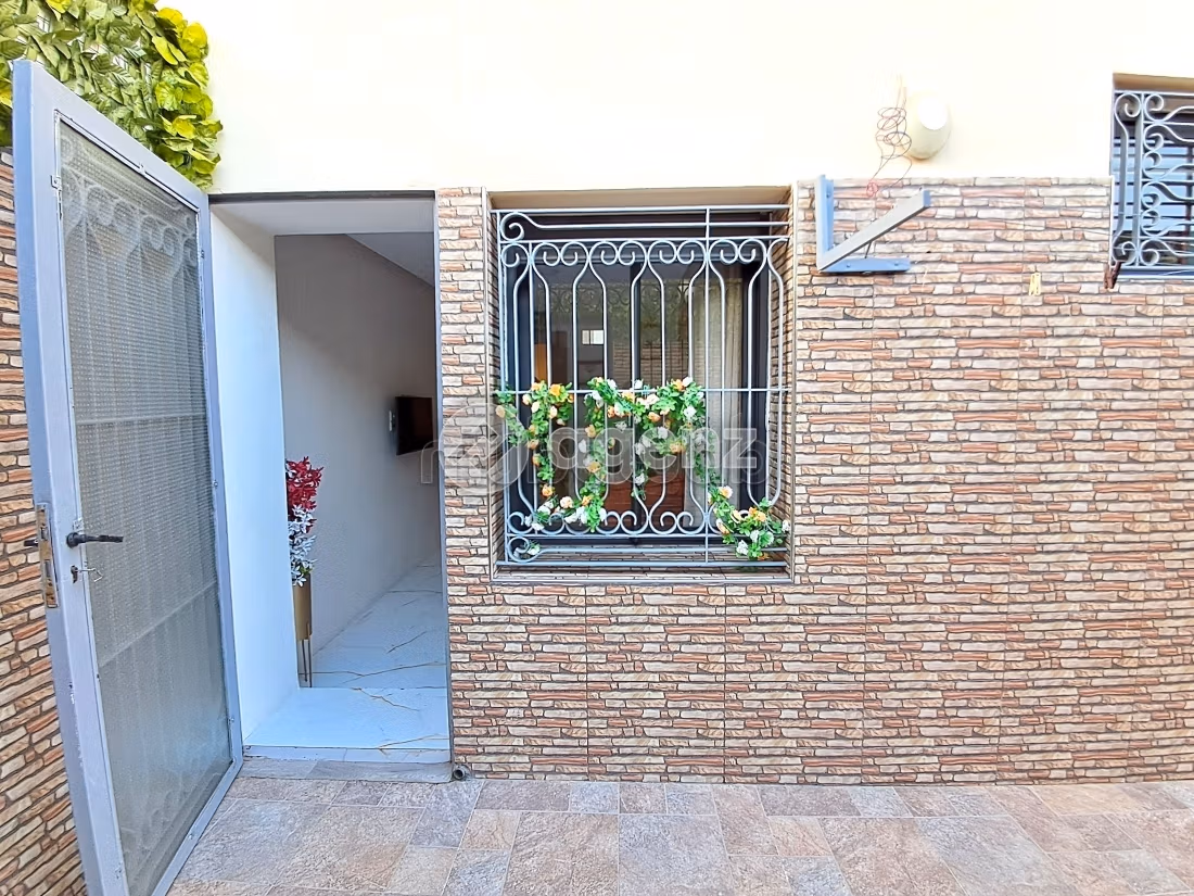 Beautiful apartment for sale in Californie. 4 lovely rooms. Fully furnished