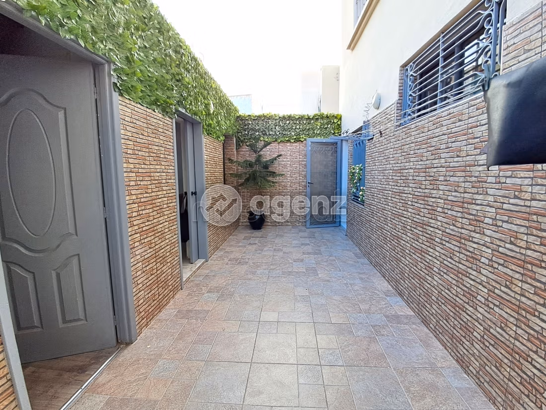 Beautiful apartment for sale in Californie. 4 lovely rooms. Fully furnished
