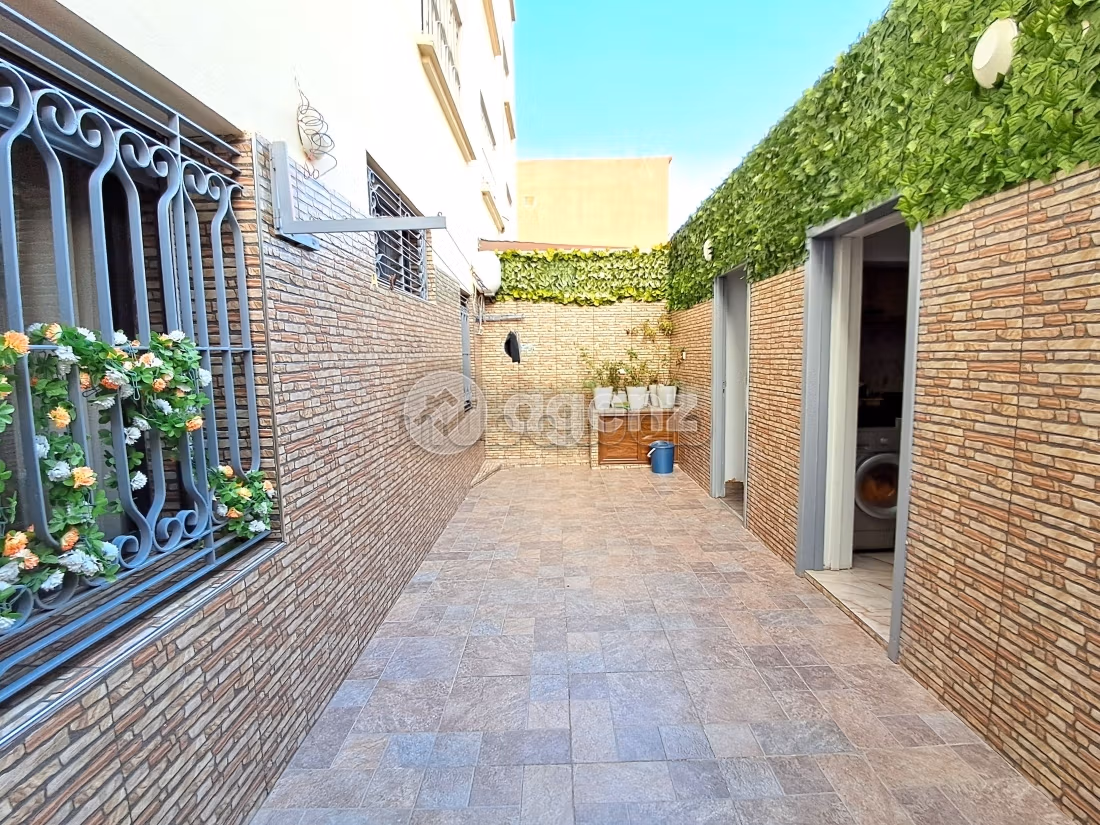Beautiful apartment for sale in Californie. 4 lovely rooms. Fully furnished