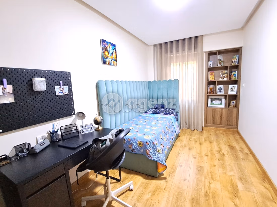 Beautiful apartment for sale in Californie. 4 lovely rooms. Fully furnished