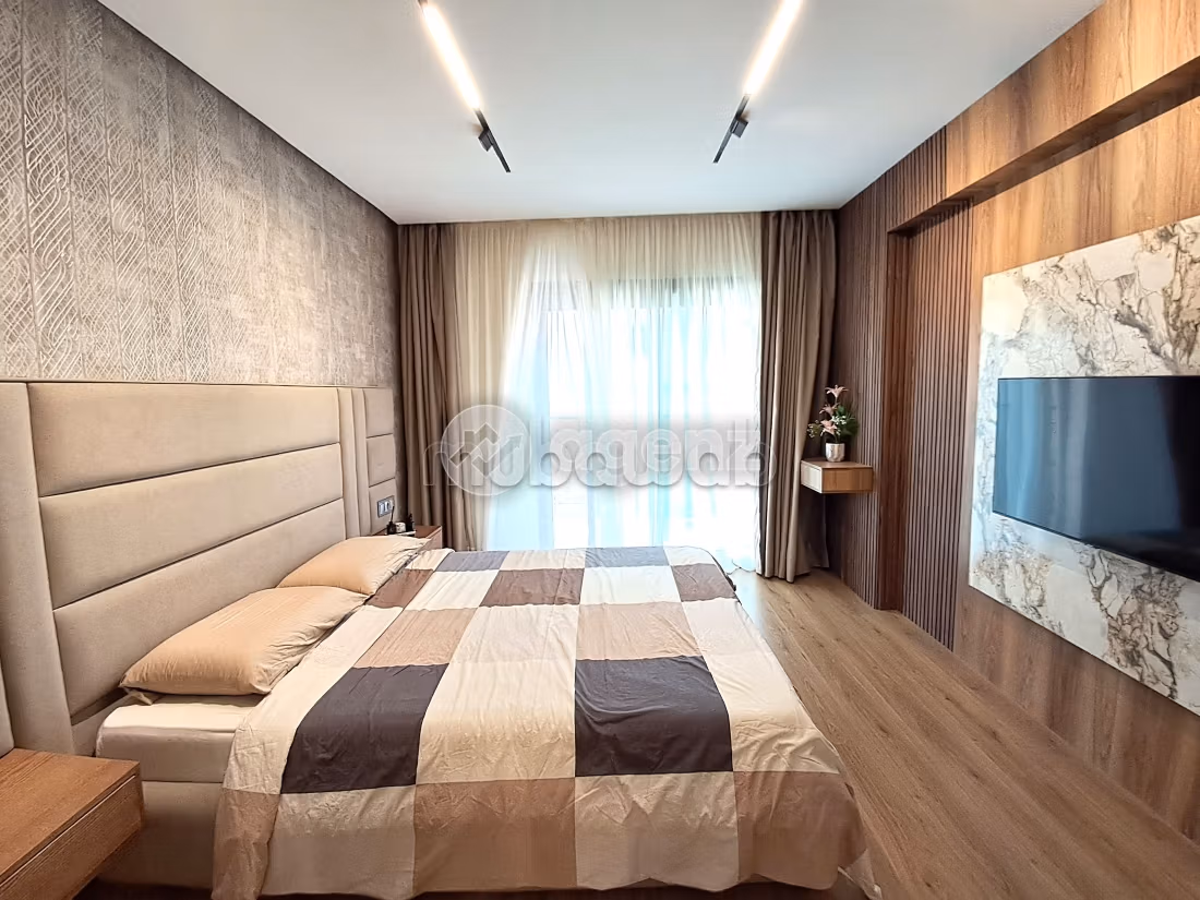 Beautiful apartment for sale in Californie. 4 lovely rooms. Fully furnished