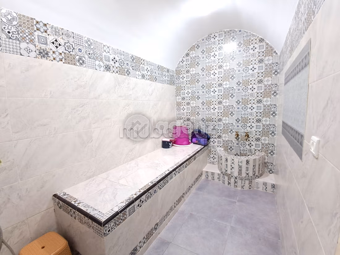 Beautiful apartment for sale in Californie. 4 lovely rooms. Fully furnished