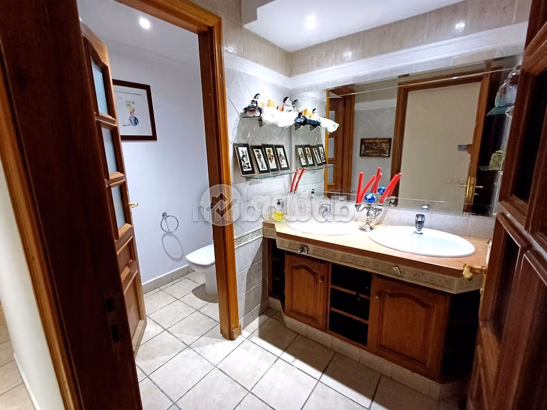 Appartamento in vendita a Nouvelle Ville. 4 camere. Con garage e ascensore