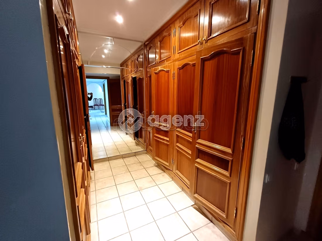 Appartamento in vendita a Nouvelle Ville. 4 camere. Con garage e ascensore