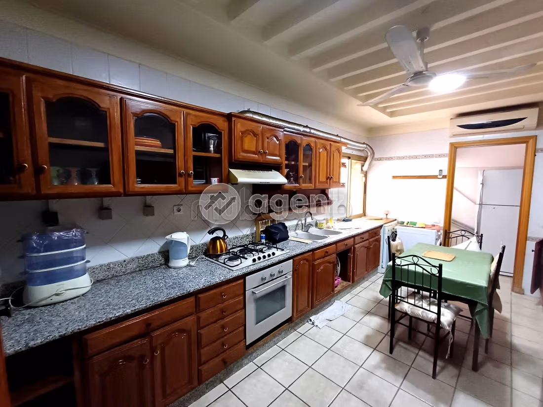 Appartamento in vendita a Nouvelle Ville. 4 camere. Con garage e ascensore
