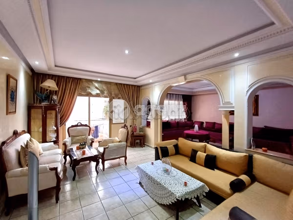 Bonito piso en venta en Nouvelle Ville. Dimensión 244 m². Parking y ascensor