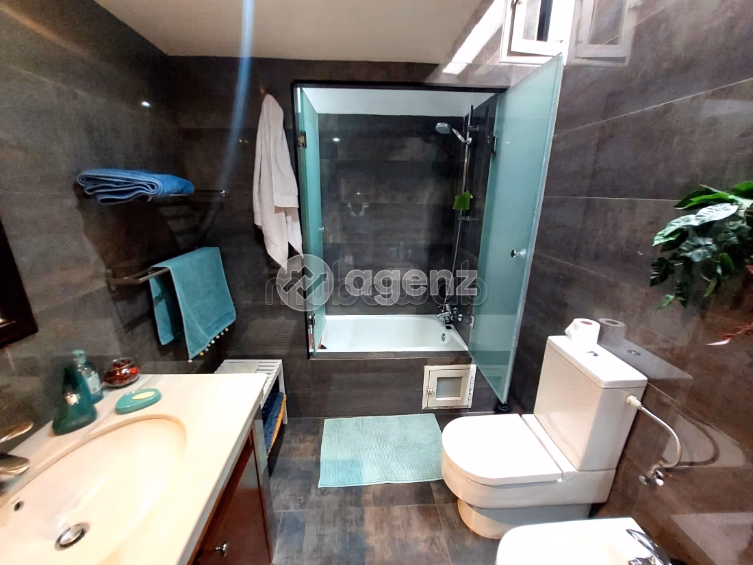 Sell apartment in Californie. Dimension 146 m². Private car park
