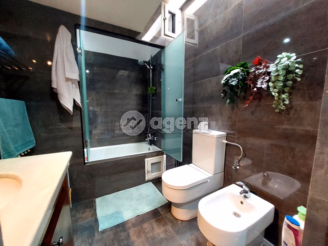 Sell apartment in Californie. Dimension 146 m². Private car park