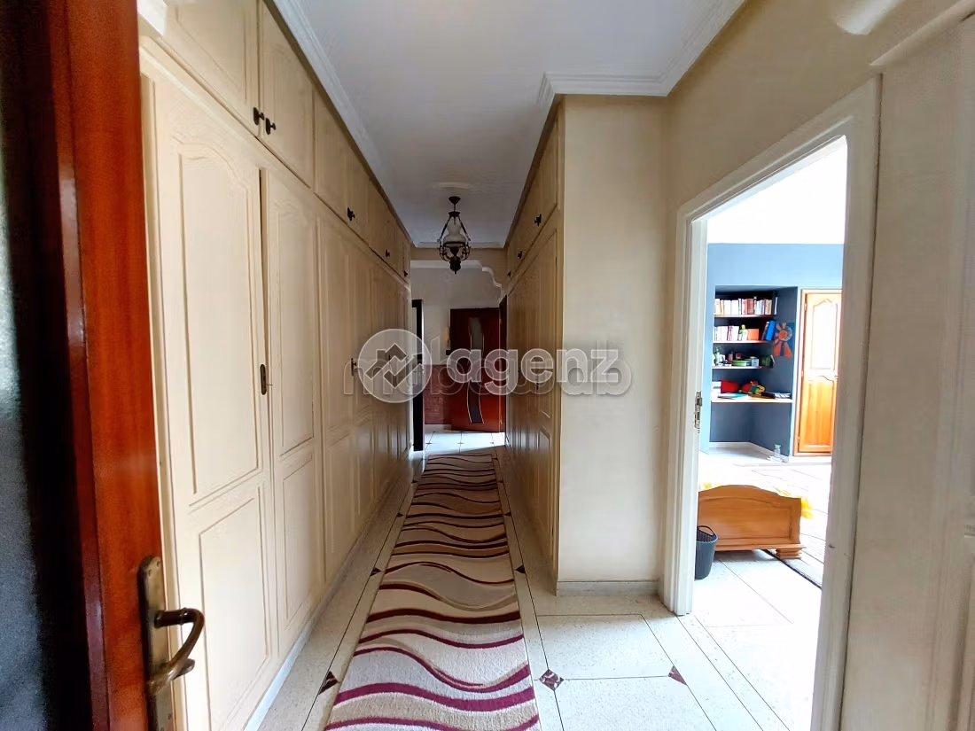 Sell apartment in Californie. Dimension 146 m². Private car park