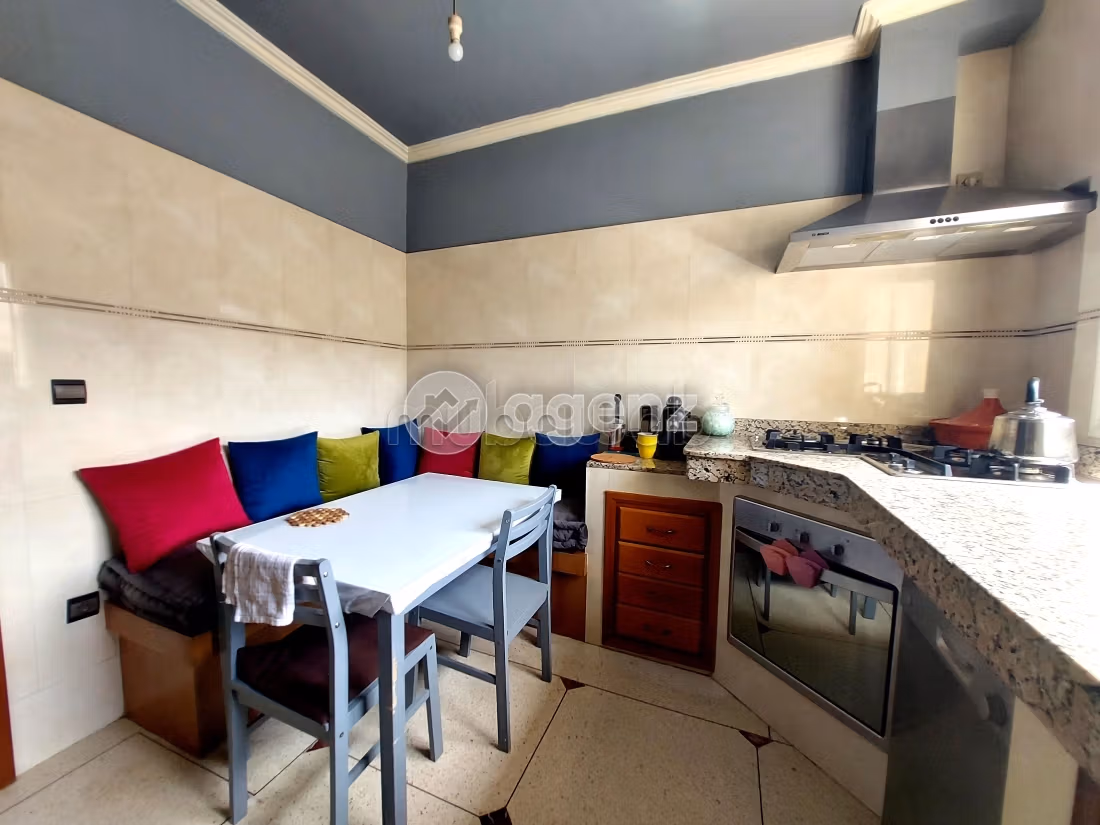 Sell apartment in Californie. Dimension 146 m². Private car park
