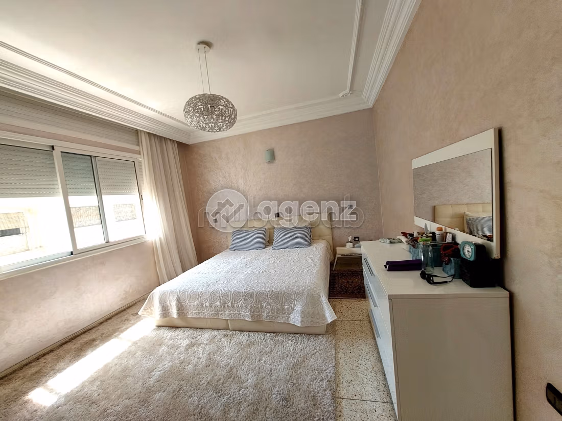 Sell apartment in Californie. Dimension 146 m². Private car park