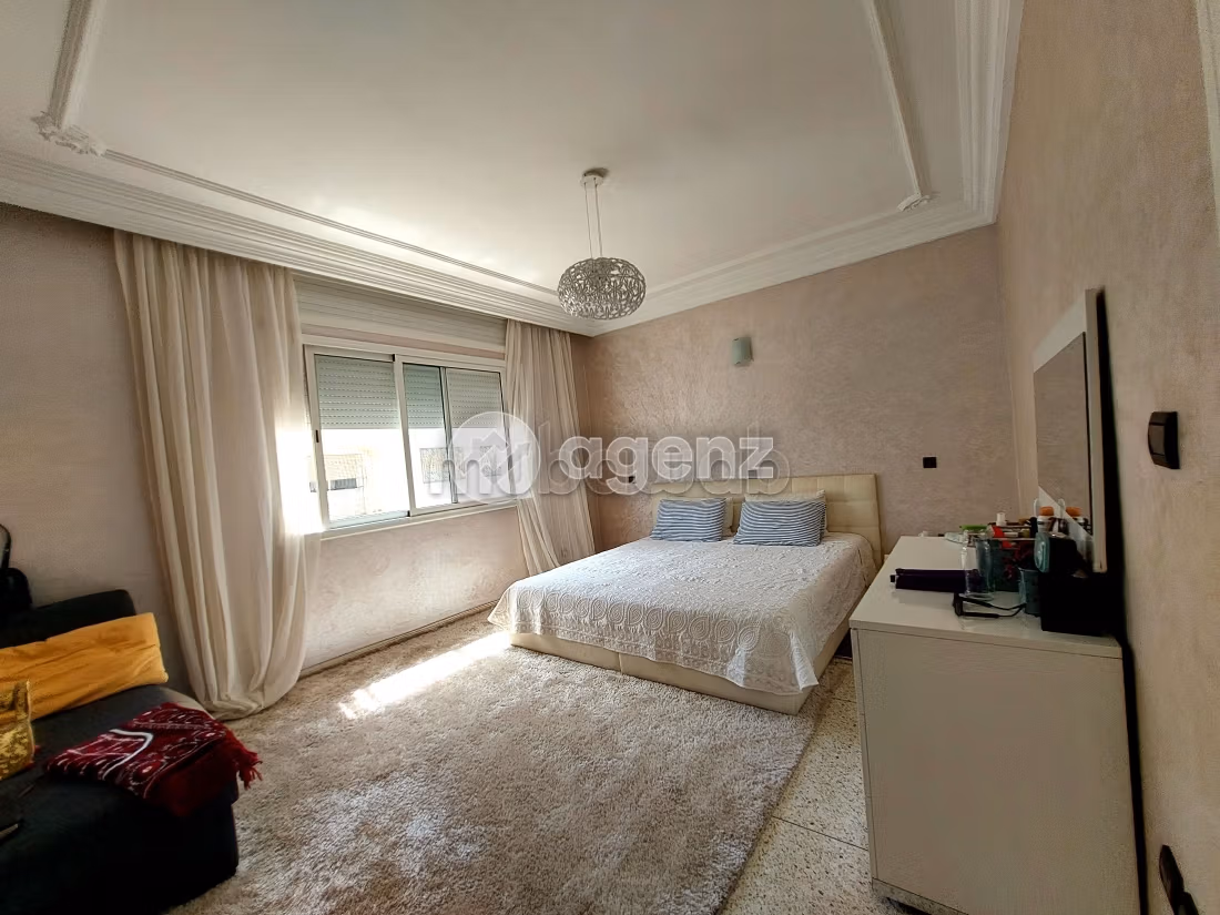 Sell apartment in Californie. Dimension 146 m². Private car park