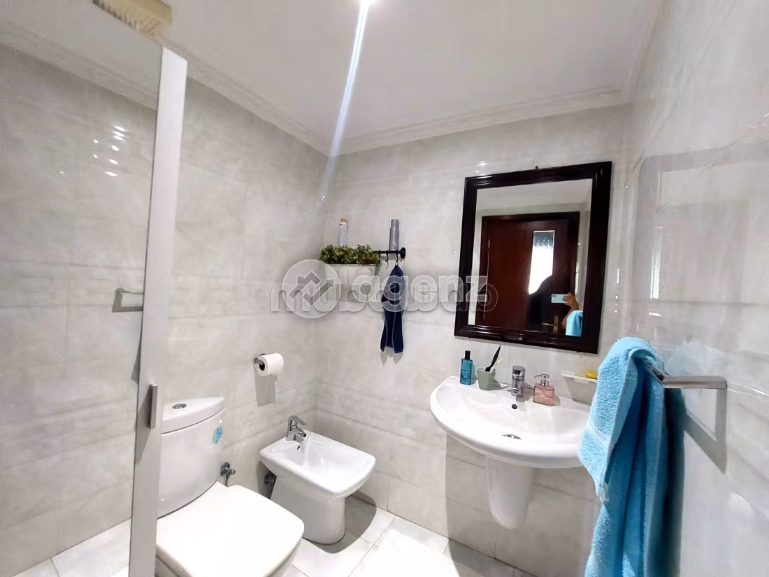 Sell apartment in Californie. Dimension 146 m². Private car park