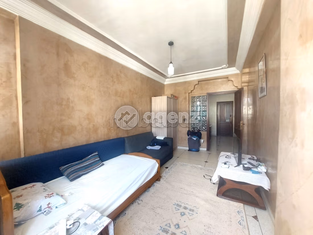 Sell apartment in Californie. Dimension 146 m². Private car park