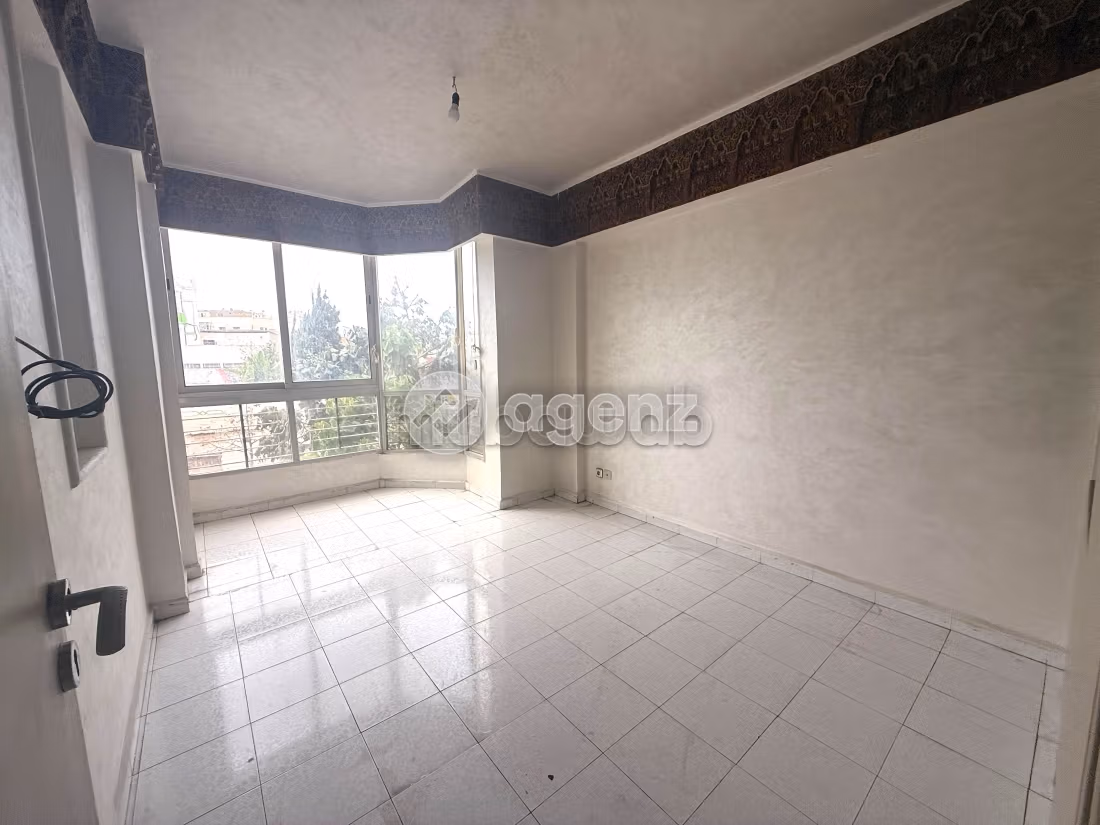 Busca pisos en venta en Bourgogne Ouest. 2 dormitorios. Con Ascensor, balcón