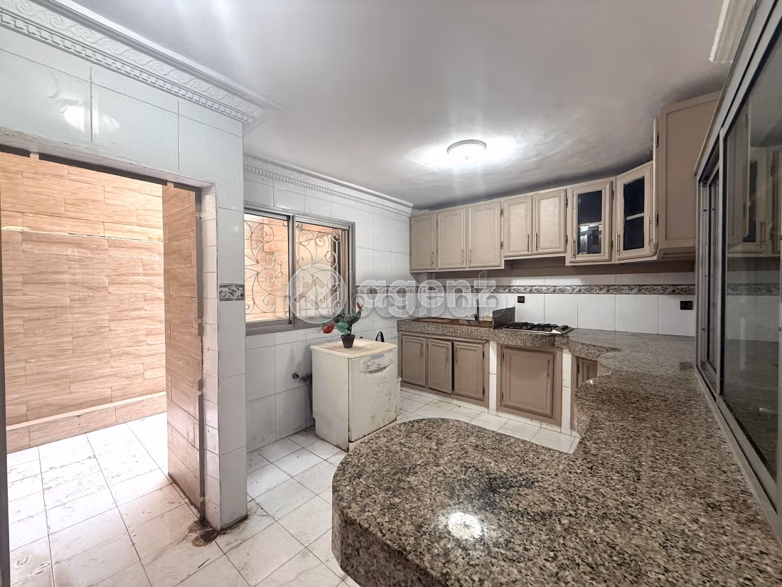 Busca pisos en venta en Bourgogne Ouest. 2 dormitorios. Con Ascensor, balcón