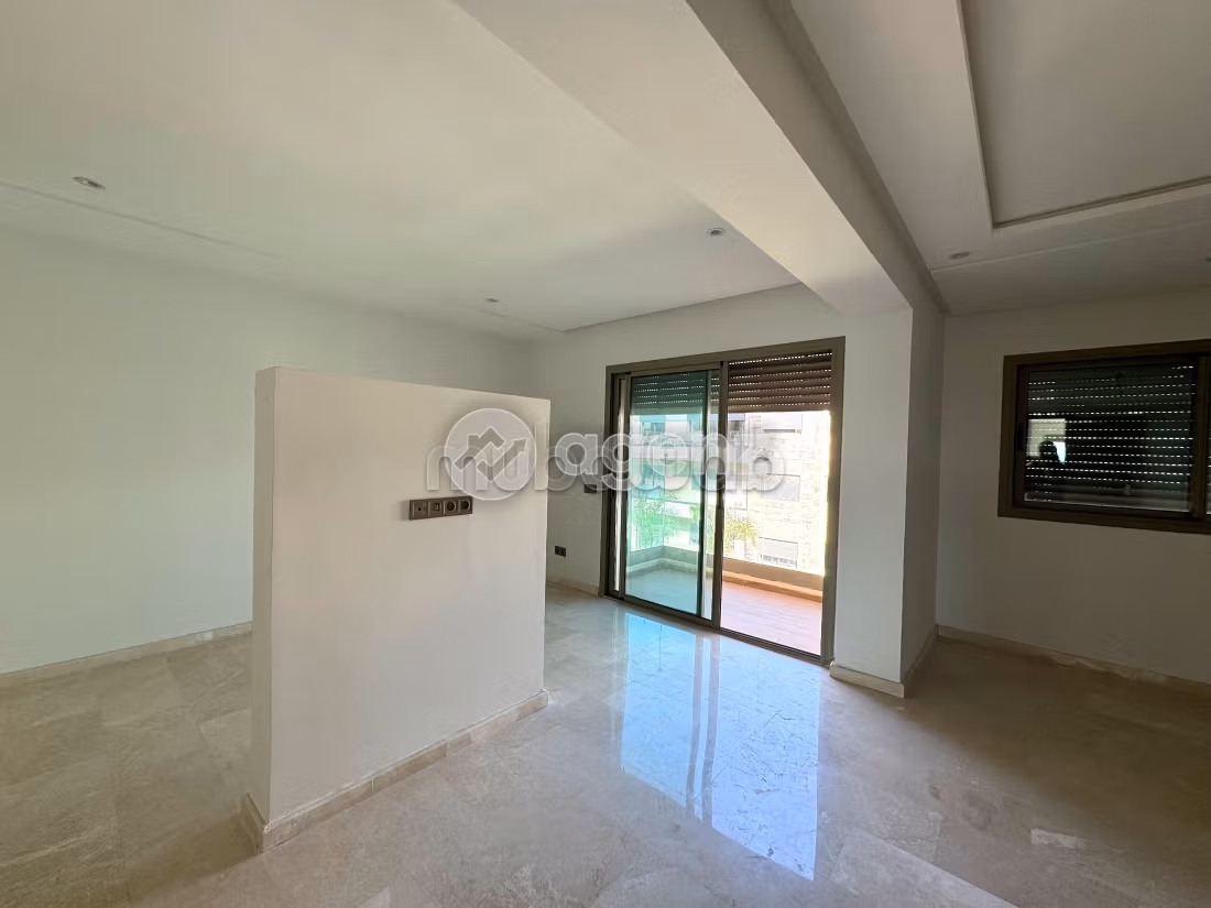 Splendido appartamento in vendita a Californie. Superficie 202 m². Ascensore e posto auto