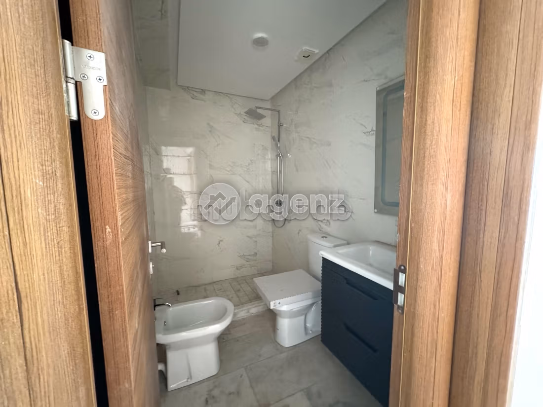 Splendido appartamento in vendita a Californie. Superficie 202 m². Ascensore e posto auto