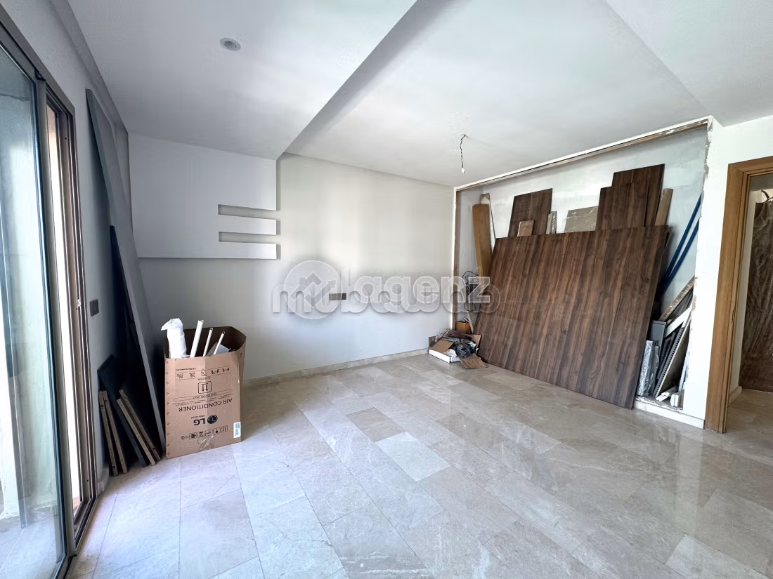 Splendido appartamento in vendita a Californie. Superficie 202 m². Ascensore e posto auto