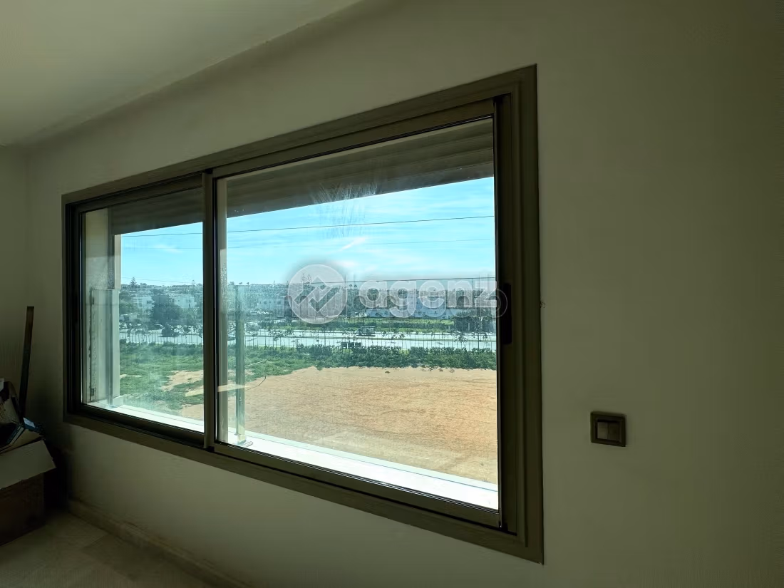 Splendido appartamento in vendita a Californie. Superficie 202 m². Ascensore e posto auto