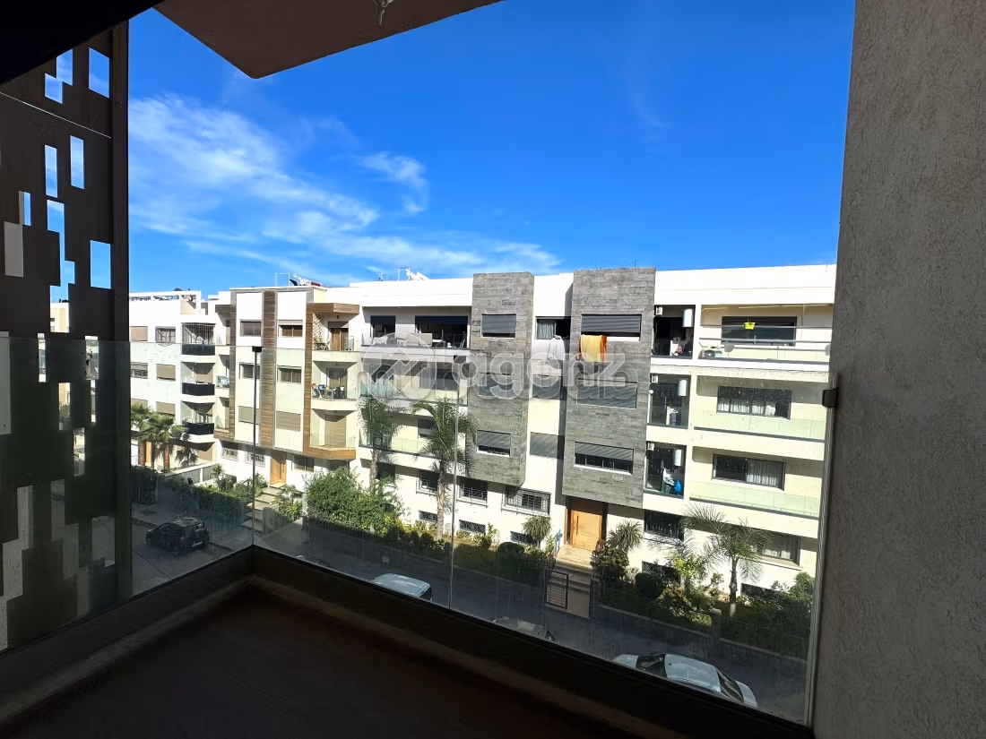 Splendido appartamento in vendita a Californie. Superficie 202 m². Ascensore e posto auto
