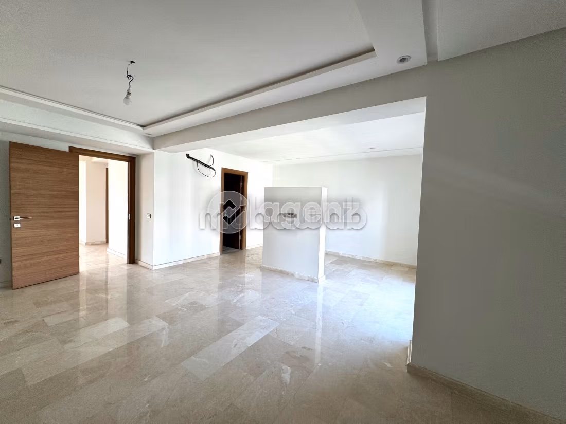 Splendido appartamento in vendita a Californie. Superficie 202 m². Ascensore e posto auto