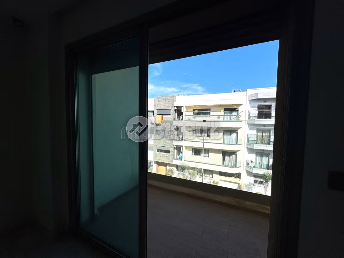 Splendido appartamento in vendita a Californie. Superficie 202 m². Ascensore e posto auto