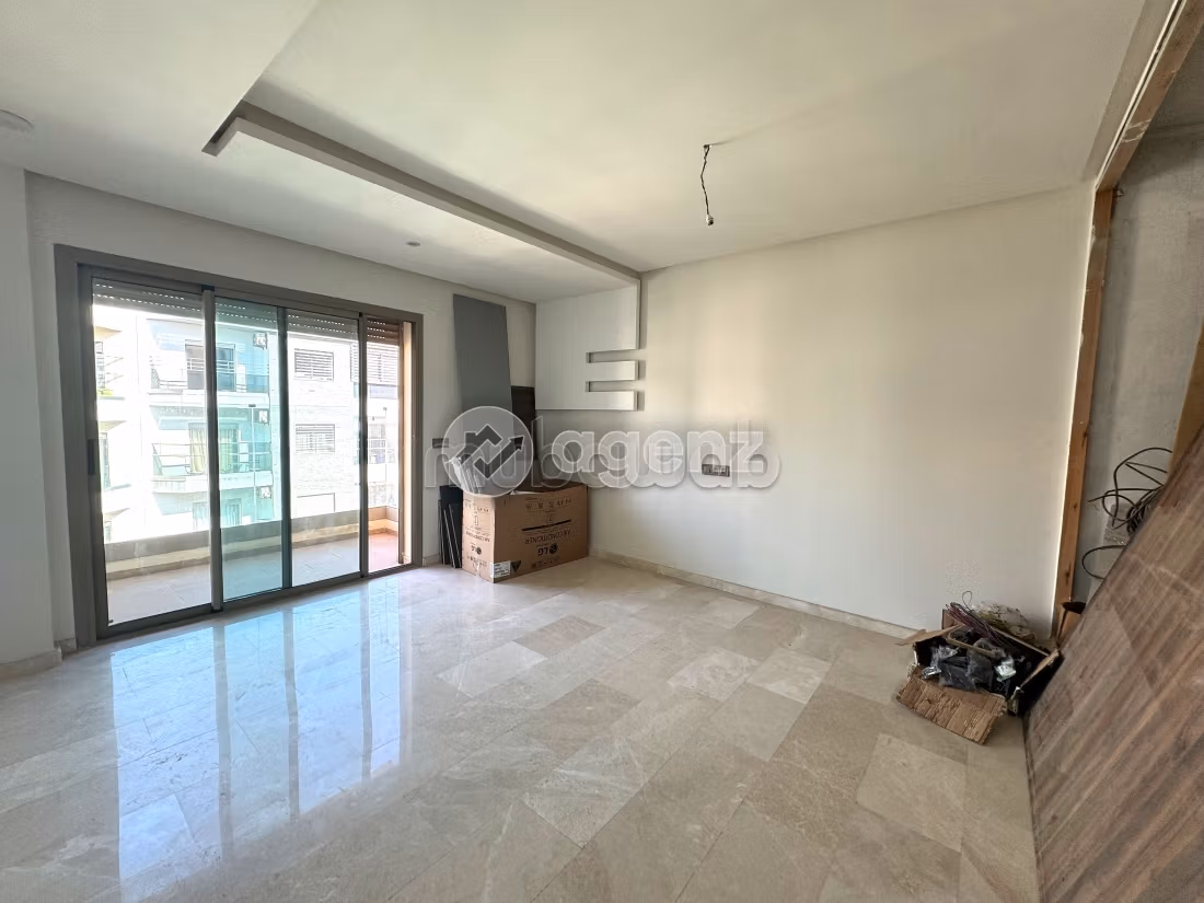 Splendido appartamento in vendita a Californie. Superficie 202 m². Ascensore e posto auto