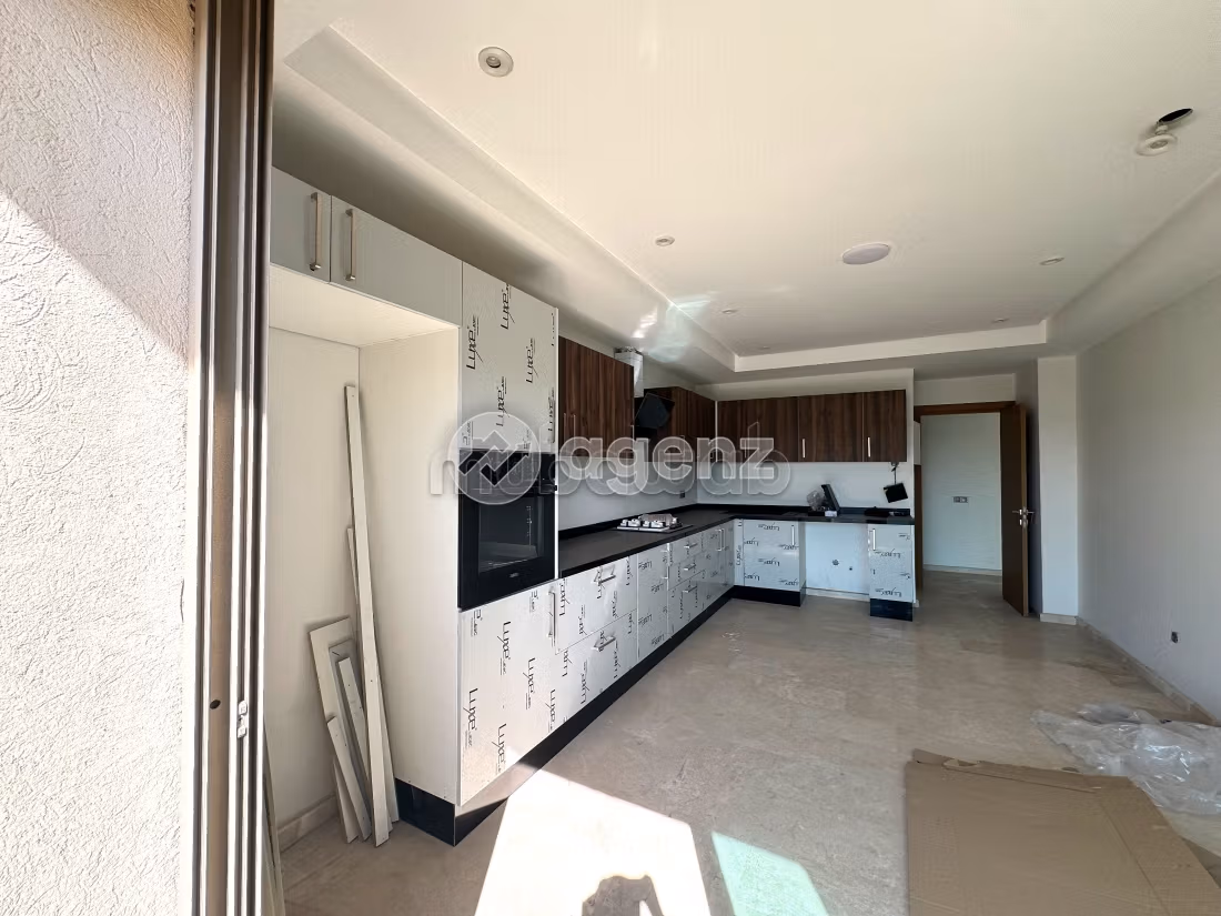 Splendido appartamento in vendita a Californie. Superficie 202 m². Ascensore e posto auto