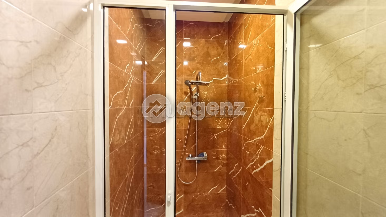 Piso en venta en De La Plage. Área total 240 m². Ascensor y terraza
