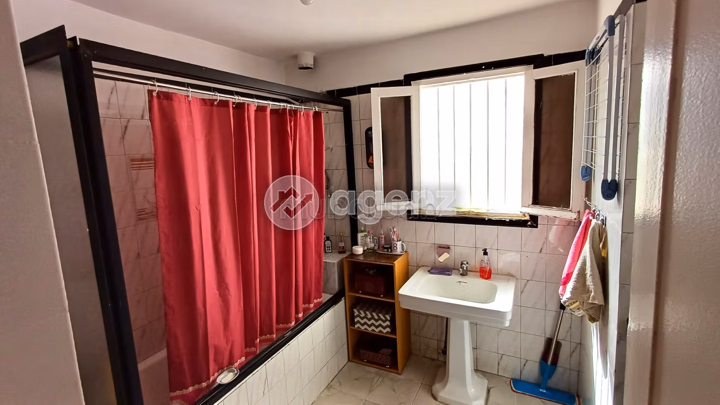 Magnífica villa en venta en Ain Borja. 5 dormitorios. Bodega, gran terraza