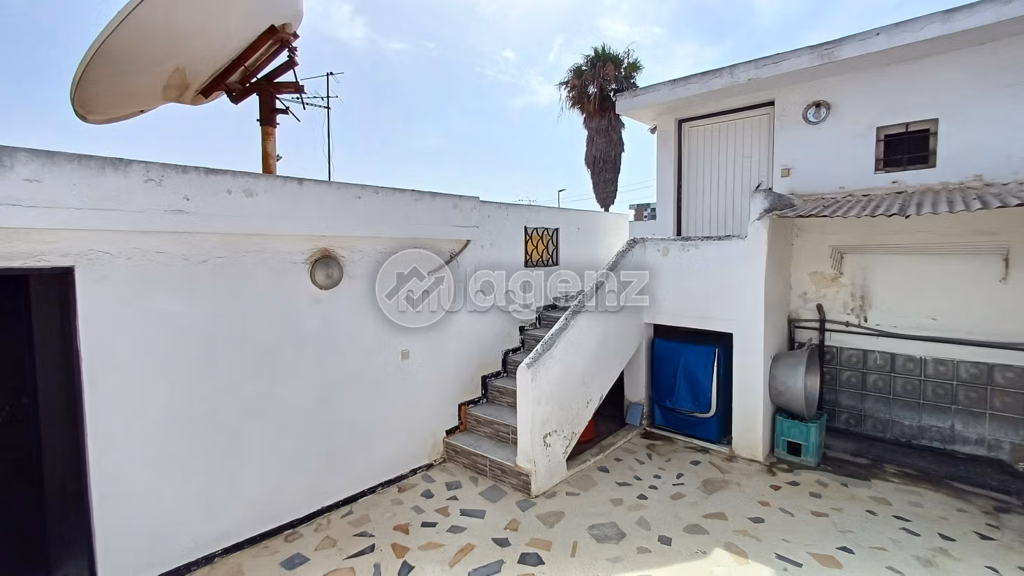 Magnífica villa en venta en Ain Borja. 5 dormitorios. Bodega, gran terraza
