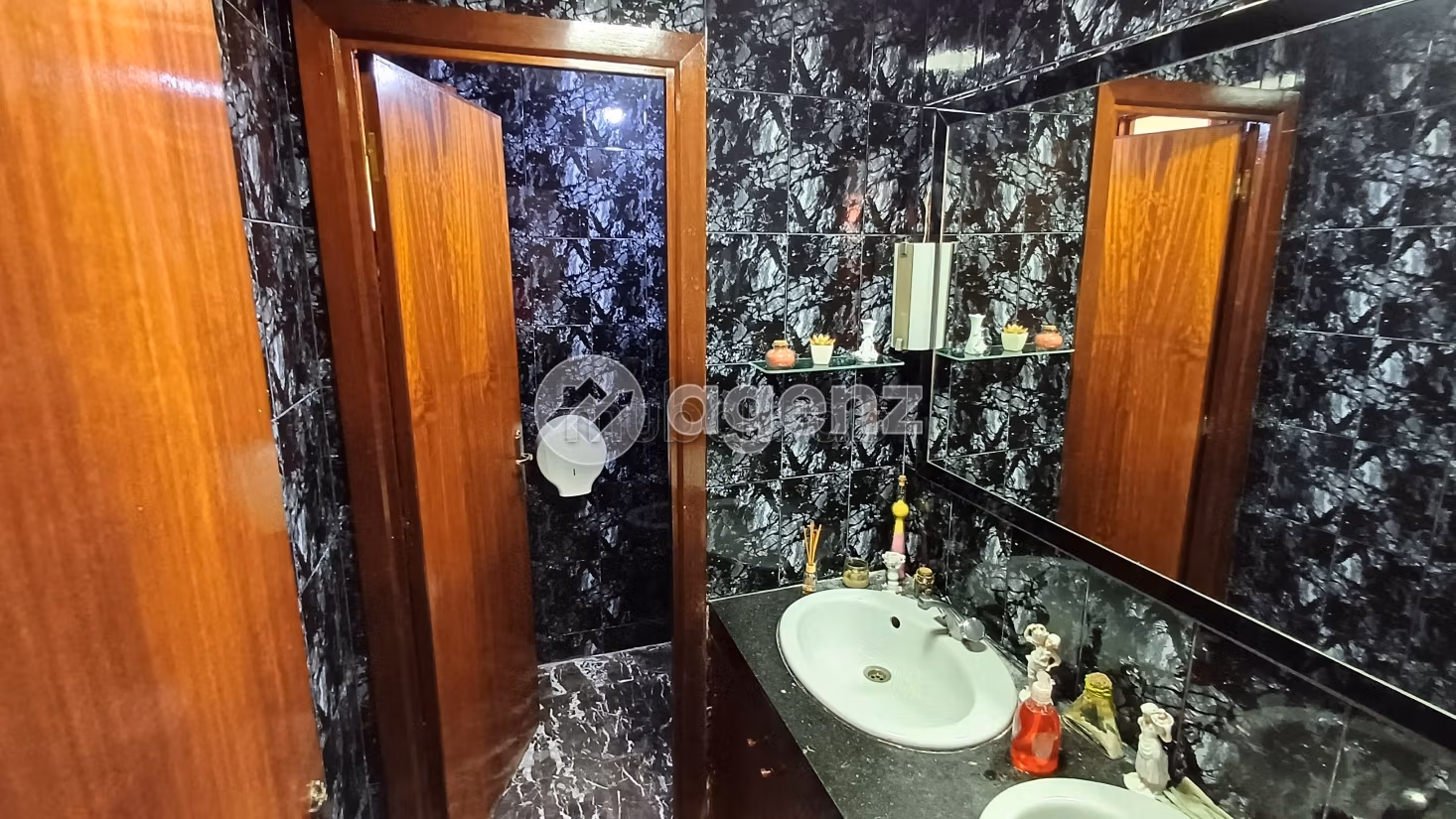 Magnífica villa en venta en Ain Borja. 5 dormitorios. Bodega, gran terraza
