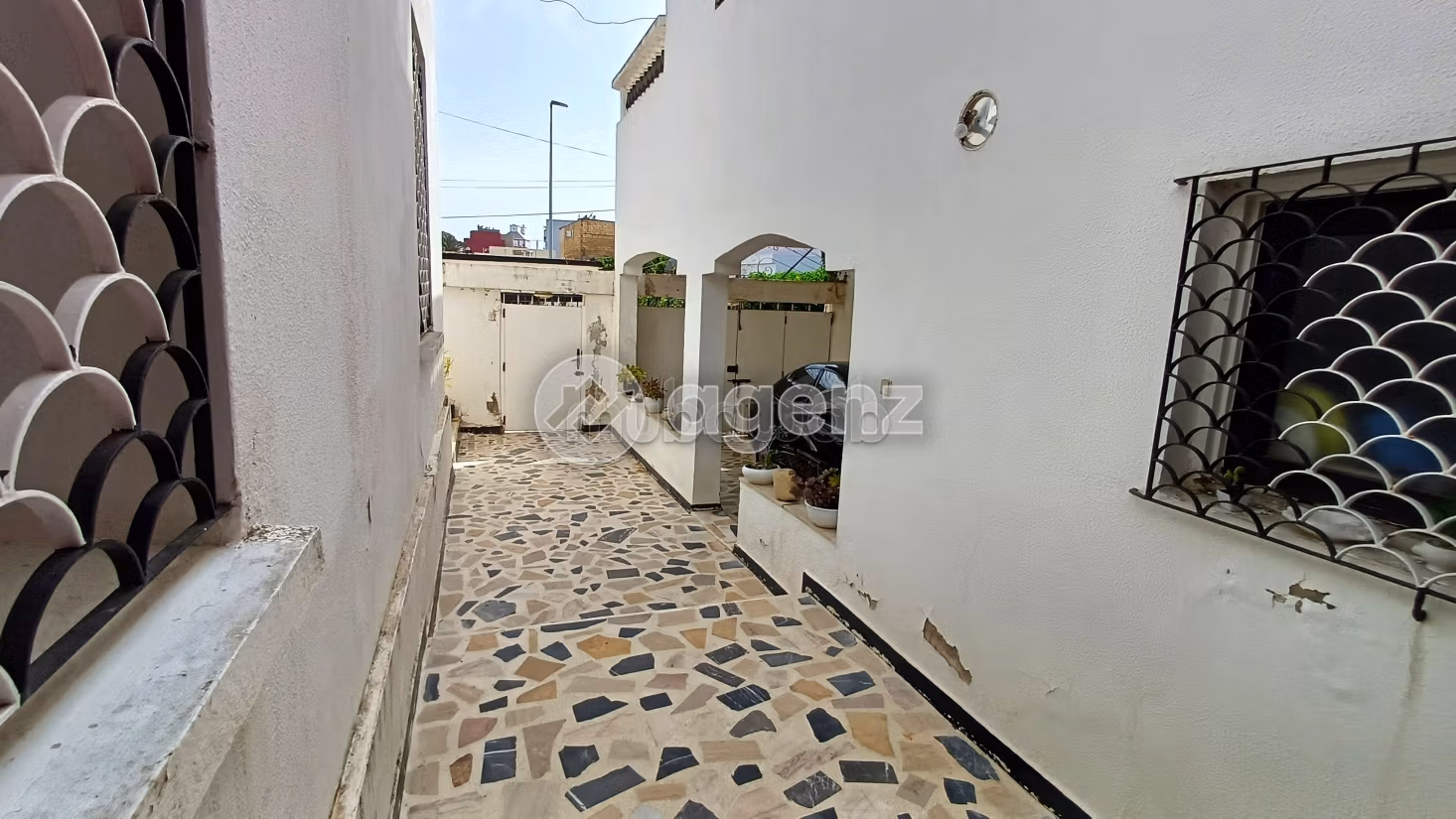 Magnífica villa en venta en Ain Borja. 5 dormitorios. Bodega, gran terraza