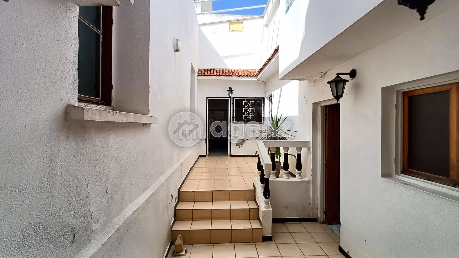 Magnífica villa en venta en Ain Borja. 5 dormitorios. Bodega, gran terraza