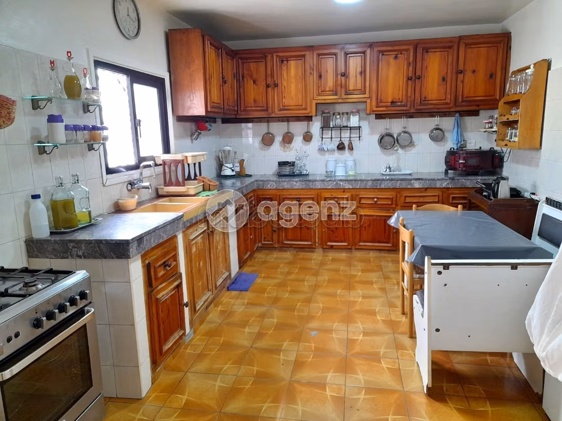 Magnífica villa en venta en Ain Borja. 5 dormitorios. Bodega, gran terraza