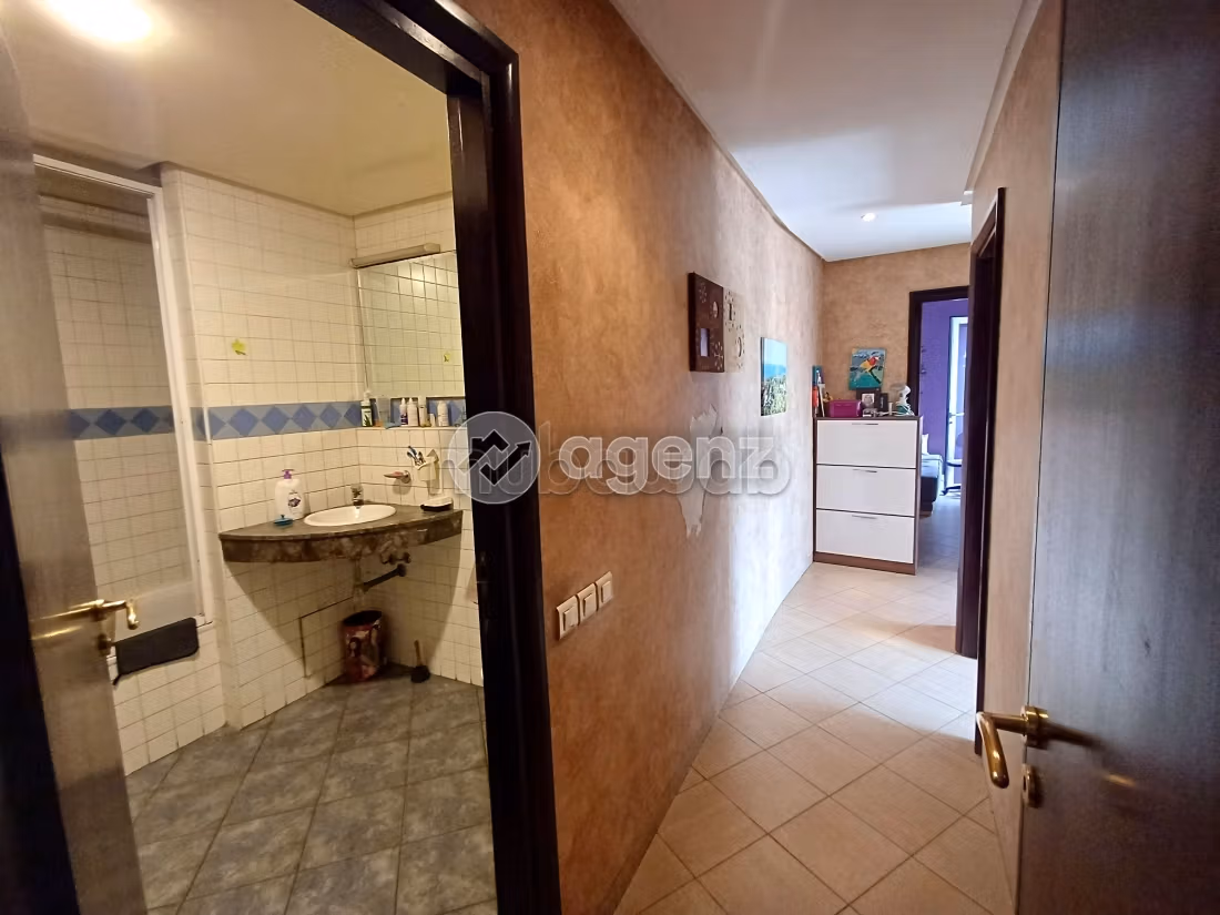 Piso en venta en Miamar. 3 dormitorios. Con garaje y ascensor
