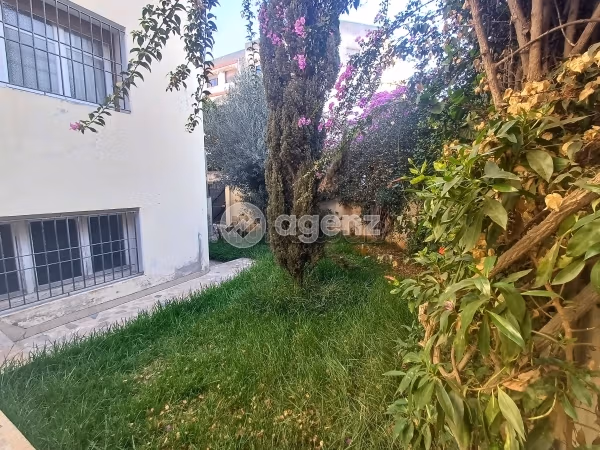 Villa di lusso in vendita a Oulfa. 6 camere da letto. Splendido giardino e comodo posto auto