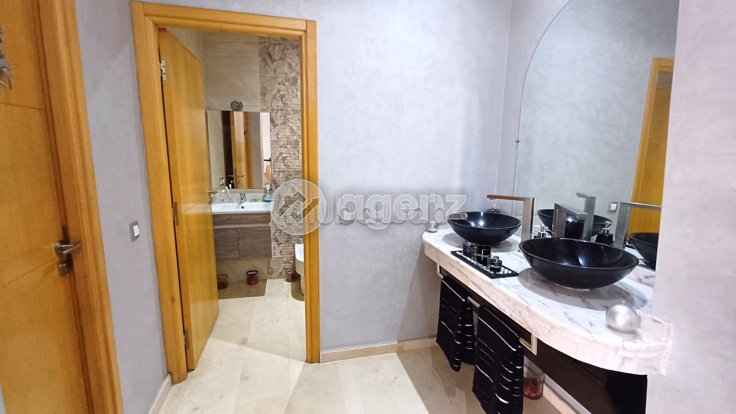 Huizen beschikbaar. 3 Slaapkamers. Gemeubileerd