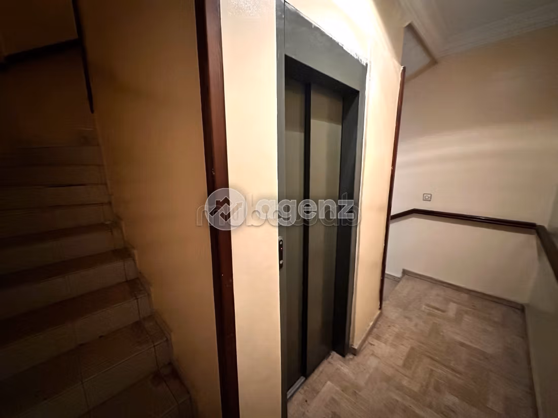 Oficinas en venta en Maârif. Superficie 633 m². Ascensor