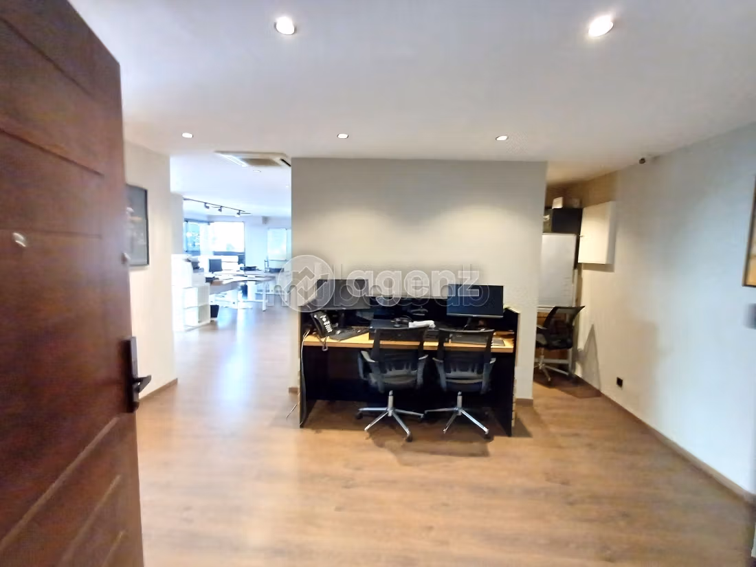 Oficinas en alquiler en Maârif Extension. Area 113 m². Sin ascensor