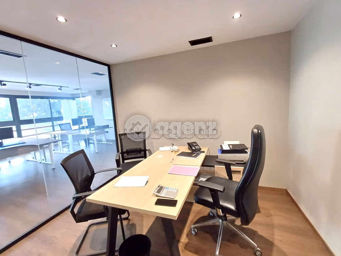 Oficinas en alquiler en Maârif Extension. Area 113 m². Sin ascensor