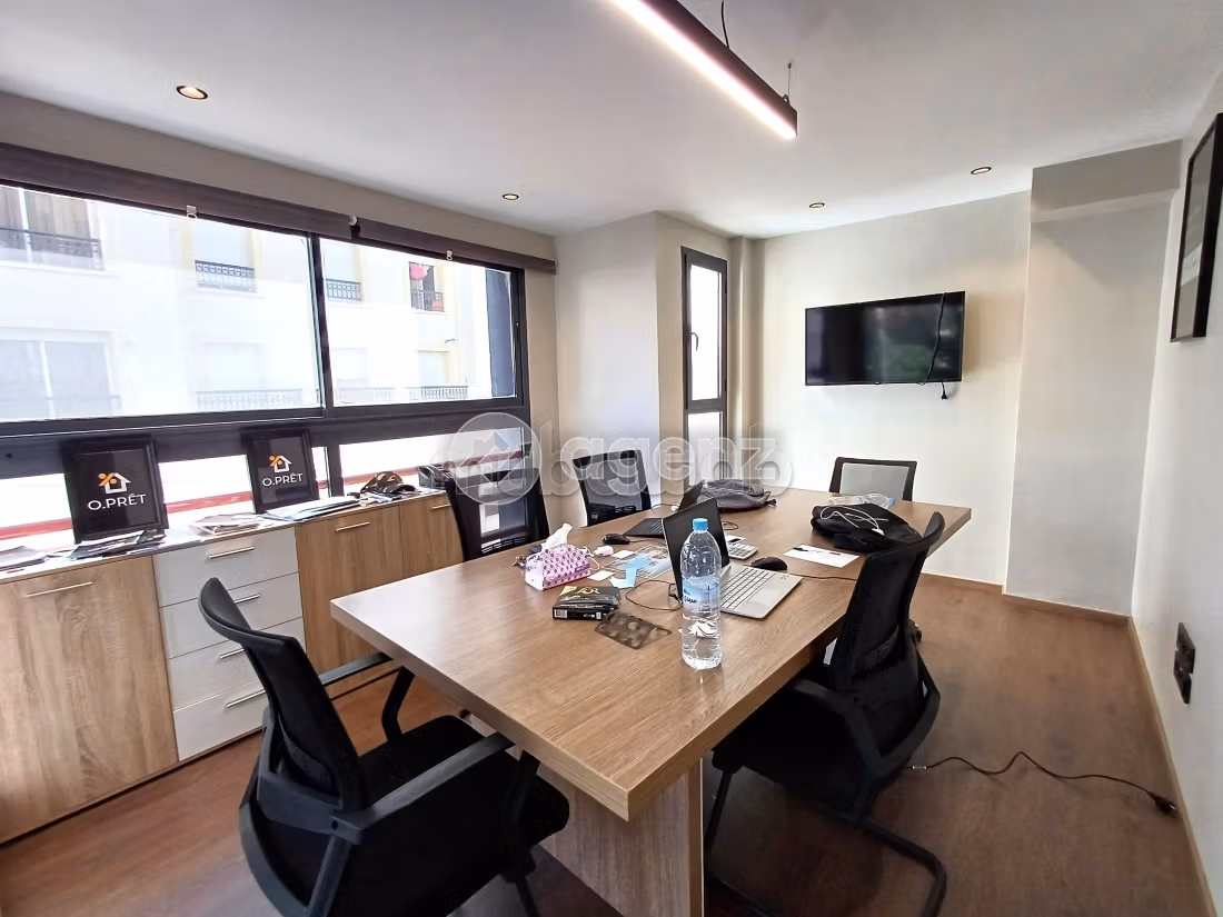 Oficinas en alquiler en Maârif Extension. Area 113 m². Sin ascensor